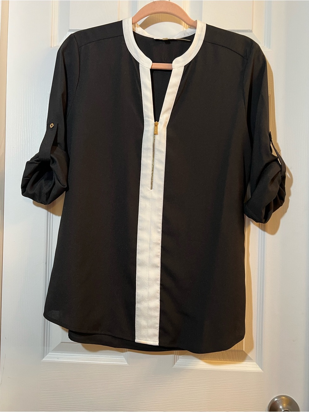 🦋 Calvin Klein Black Blouse with White Contrast Trim size medium